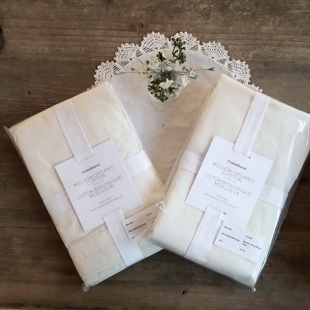 King pillow shams, nwot, ivory
